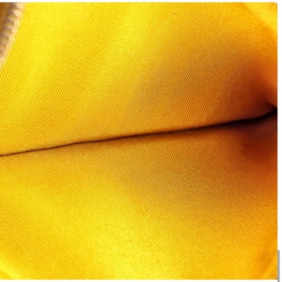 Classic Chanel phone case / pouch - Picture 14 of 16